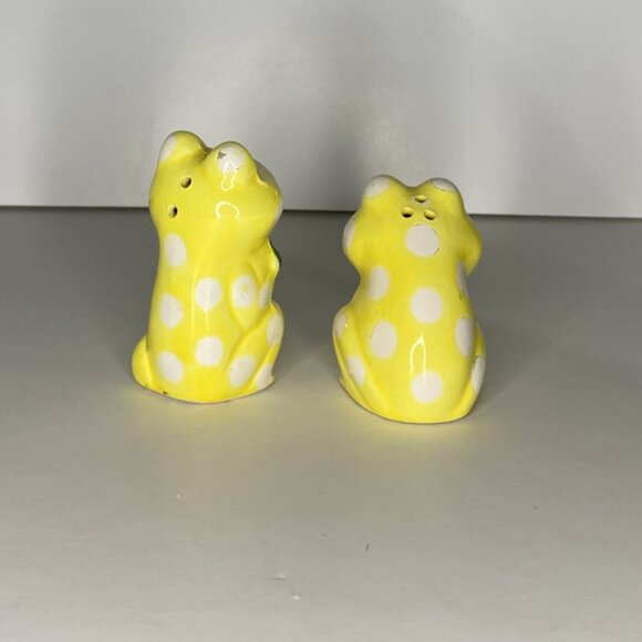 Ceramic Vintage Yellow Polka Dot Frog Couple Salt & Pepper Shakers - Picture 4 of 9